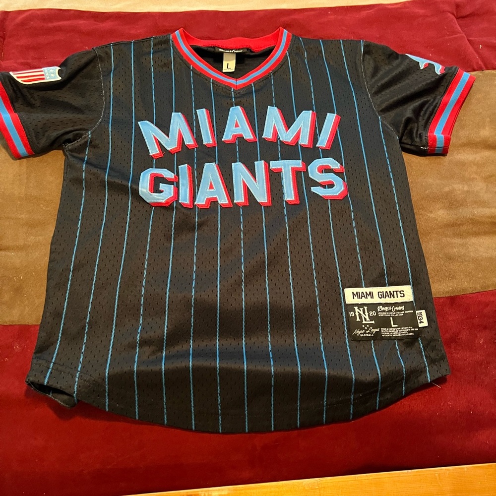 Rings & Crowns Miami Giants Jersey.